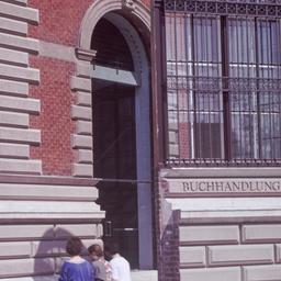 Exterior view, Museum fur a...