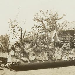 Floats and Parade Wagons: L...