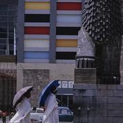 Lion of Judah statue, two w...