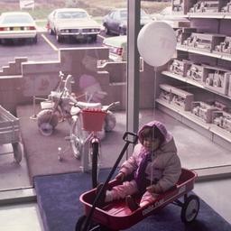 Inside/outside bicyle displ...