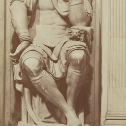 Statue at the Monument of L...