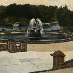 Fountain and Lake, Central ...