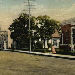 Central Avenue, Showing Cou...