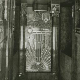 Lobby of the Empire State B...