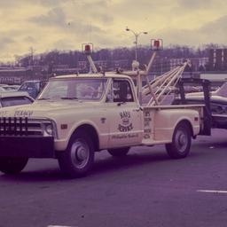 Tow truck, pulling station ...