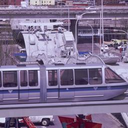 Monorail with undulating hi...