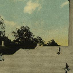Monument and Steps, Fort Gr...