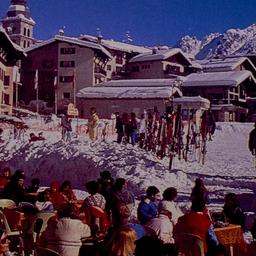 Outdoor restaurant at ski r...