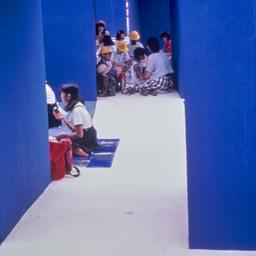 Seated children eating betw...