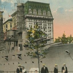 Land Battleship in Union Sq...