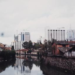 Kunming 1996 River, Head-on