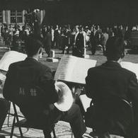 The city orchestra is playi...
