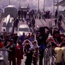 Crowds walking on undulatin...