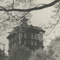 A 4 story western style bui...