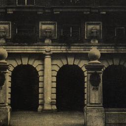 Entrance to the Bancroft Ap...