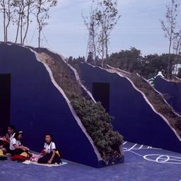 Seated children eating betw...