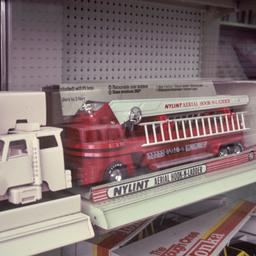 Inside/outside toy truck di...