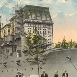 Land Battleship in Union Sq...