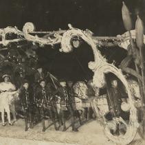 Floats/Parade Wagons: Float...
