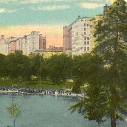 Lake in Central Park, New Y...