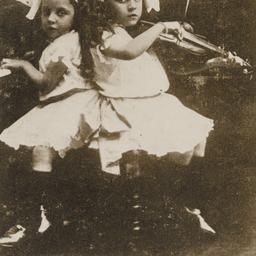 Violet and Daisy, English S...