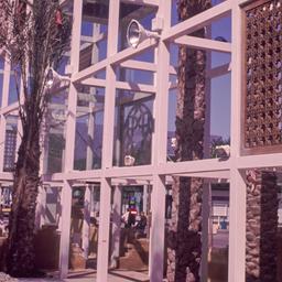 Grid with screens, oblique ...