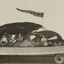 Floats/Parade Wagons: Float...
