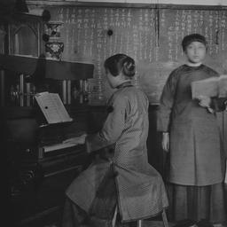 18641: Singing with piano. ...