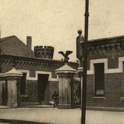 Entrance to Navy Yard, Broo...