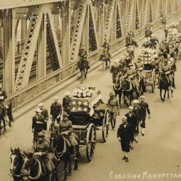 Crossing Manhattan Bridge M...