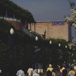 Promenade with greenery, Ja...