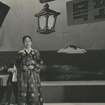A woman dressed in hanbok i...