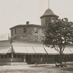 Hotels: Hunter's Hotel,...