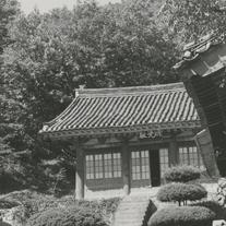 A temple building surrounde...