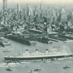 [Queen Mary in the Hudson R...