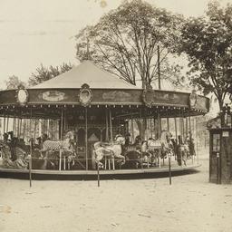 Carousels: Carousel with si...