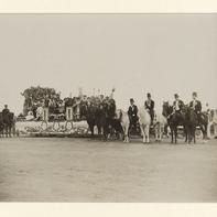 Floats/Parade Wagons: Float...