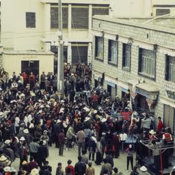 Tibetan demonstrators gathe...