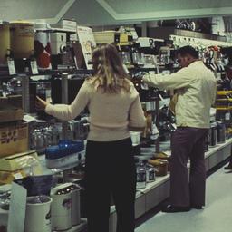 Interior view, housewares d...