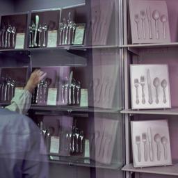 Inside/outside silverware d...