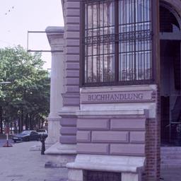 Exterior view, Museum fur a...