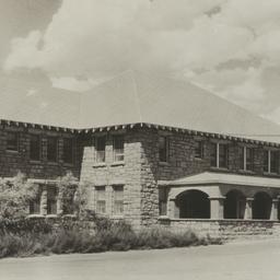 Sage Memorial Hospital, Gan...