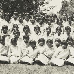 Native American Girls in Un...