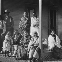 Native American Men, Women ...