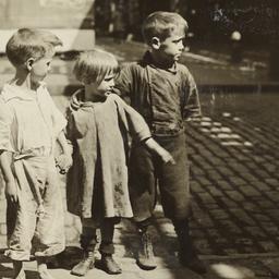 Three Children near El