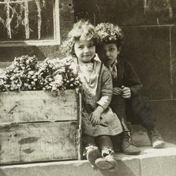 Children with Asparagus