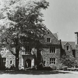 Ward Manor House with Driveway