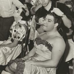 John Bateman Getting his Ha...